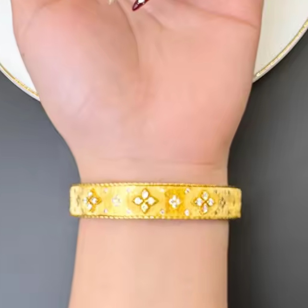 18k Venetian Bangle - Picture 4 of 11